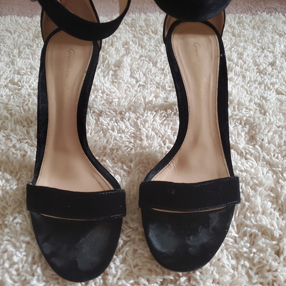 Auth GIANVITO ROSSI black velvet sandals - Picture 7 of 14